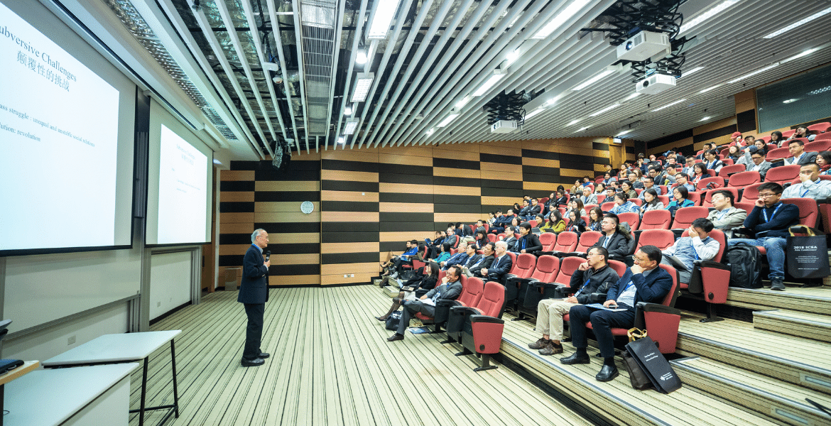 Topluluk Önünde Konuşma ve Hitabet Eğitimi Görseli
